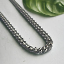 Load image into Gallery viewer, White and gold necklace