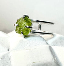 Load image into Gallery viewer, Peridot Double Band Ring