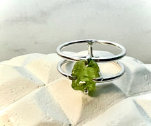 Load image into Gallery viewer, Peridot Double Band Ring