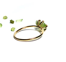 Load image into Gallery viewer, Peridot birthstone ring