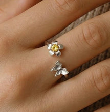 Load image into Gallery viewer, Silver ring with yellow gemstone on a finger