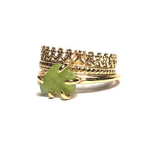 Load image into Gallery viewer, Peridot birthstone ring