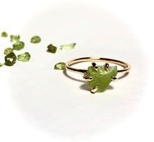 Load image into Gallery viewer, Peridot birthstone ring