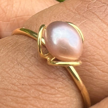 Load image into Gallery viewer, Oval Oyster Pearl Ring